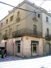 façana del primer establiment de Cal Busquets, al carrer Raval de la Font de Vilafranca del Penedès 